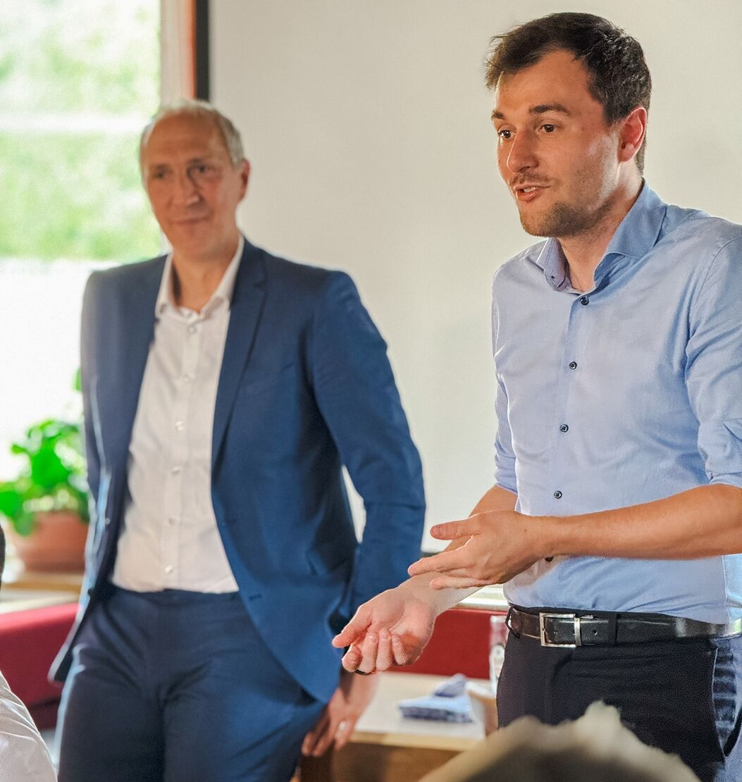 MdB Christoph Schmid im Gespräch mit MdB Johannes Schätzl